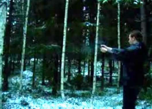 Imagenes del video en el que el joven anuncia la masacre