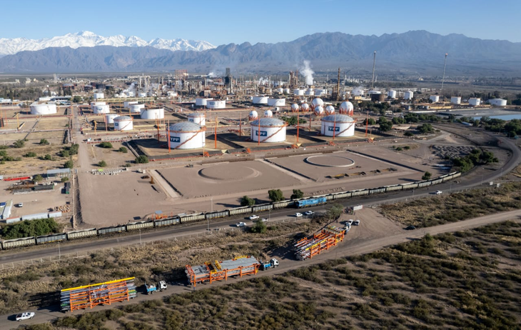 YPF anunció que cederá áreas maduras en Mendoza. YPF anunció que cederá áreas maduras en Mendoza.