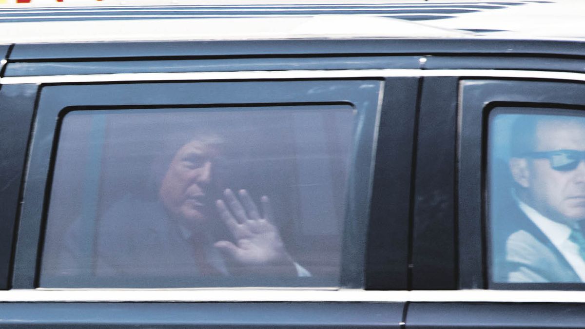 Donald Trump turned himself in to the New York Justice and was placed under arrest