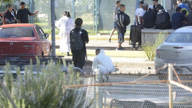 El Hospital de Gonnet fue testigo del violento enfrentamiento entre barras de Gimnasia y Estudiantes