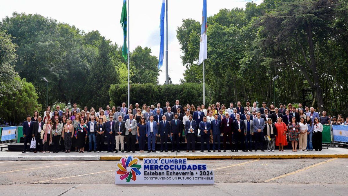 Fernando Gray assumed the presidency of Mercociudades, a network made up of 400 cities Fernando Gray assumed the presidency of Mercociudades, a network made up of 400 cities