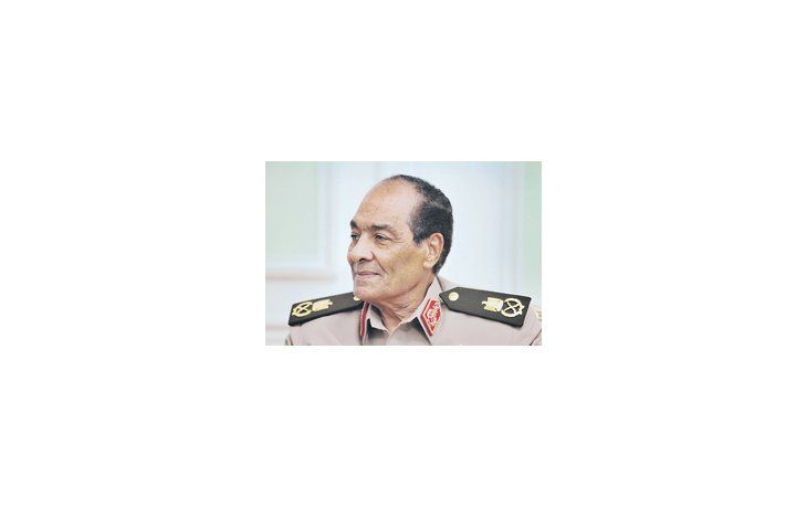 ámbito.com | Mohamed Husein Tantaui, jefe militar máximo de Egipto, fue el poder detrás del trono de Hosni Mubarak y hoy retiene las riendas del país. La ira de buena parte de la población, deseosa de democracia, se concentra ahora en él.