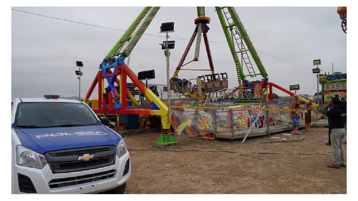 Terror in an amusement park: a mechanical ride collapsed and at least 6 people were injured