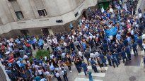 dnu de milei: marcha de empleados del banco nacion en contra de la privatizacion