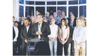 Sergio Massa esperó ayer hasta las 18.30 ´para emitir un mensaje con el que logró su lugar en la elección, aunque no haya participado. Felicitó a Mauricio Macri y prometió garantizar la gobernabilidad.
