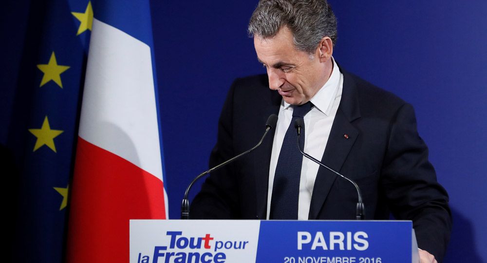 El expresidente de Francia Nicolás Sarkozy, no podrá salir del país.
