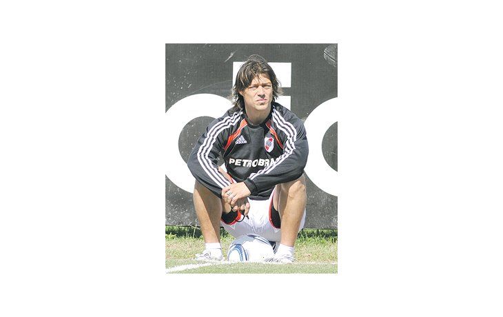 Matías Almeyda planteó un 4-4-2, adelantando al «Chori» Domínguez para jugar ante Chacarita, aunque todavía no se sabe en qué estadio.