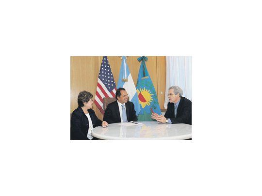 Arturo Valenzuela, enviado de Barack Obama, repartió elogios al Gobierno. Visitó junto a la embajadora Vilma Martínez, entre otros, a Daniel Scioli, quien le destacó la importancia de la temporada turística en la costa atlántica.