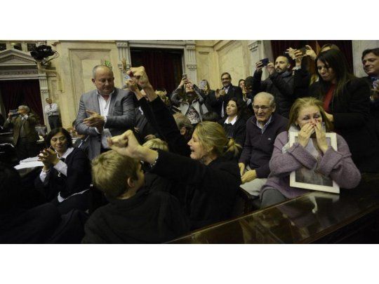 La familia de Justina Lo Cane, la menor de 12 años que murió en noviembre pasado mientras aguardaba un trasplante de corazón, celebró la sanción de la ley tras meses de lucha y dolor.