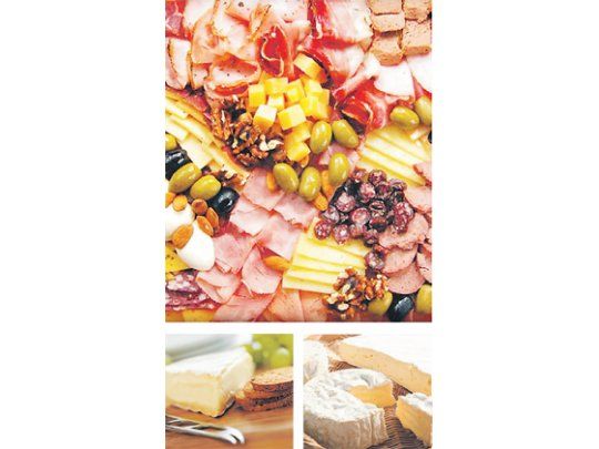 La tradicional picada es cada vez más compleja y sutil, incluyendo quesos desconocidos años atrás, elaborados con leche de cabra y oveja.