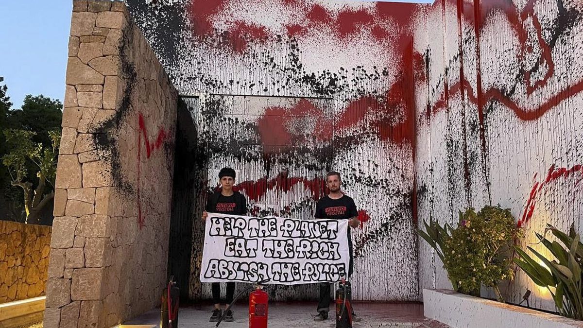 Lionel Messi’s house was vandalized with a clear message: “Eat the rich”