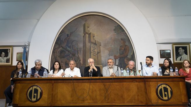 Jorge Taiana compartió un acto en la CGT y fustigó al gobierno de Javier Milei.
