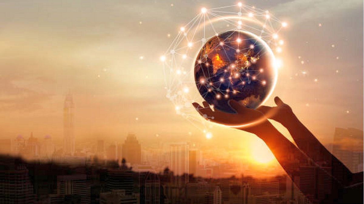 Internet: a tool that provides freedom or limits man?