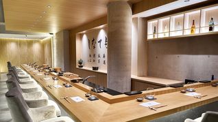 Ir a comer a Uni Omakase es una experiencia comparable a un fugaz viaje a Japón.