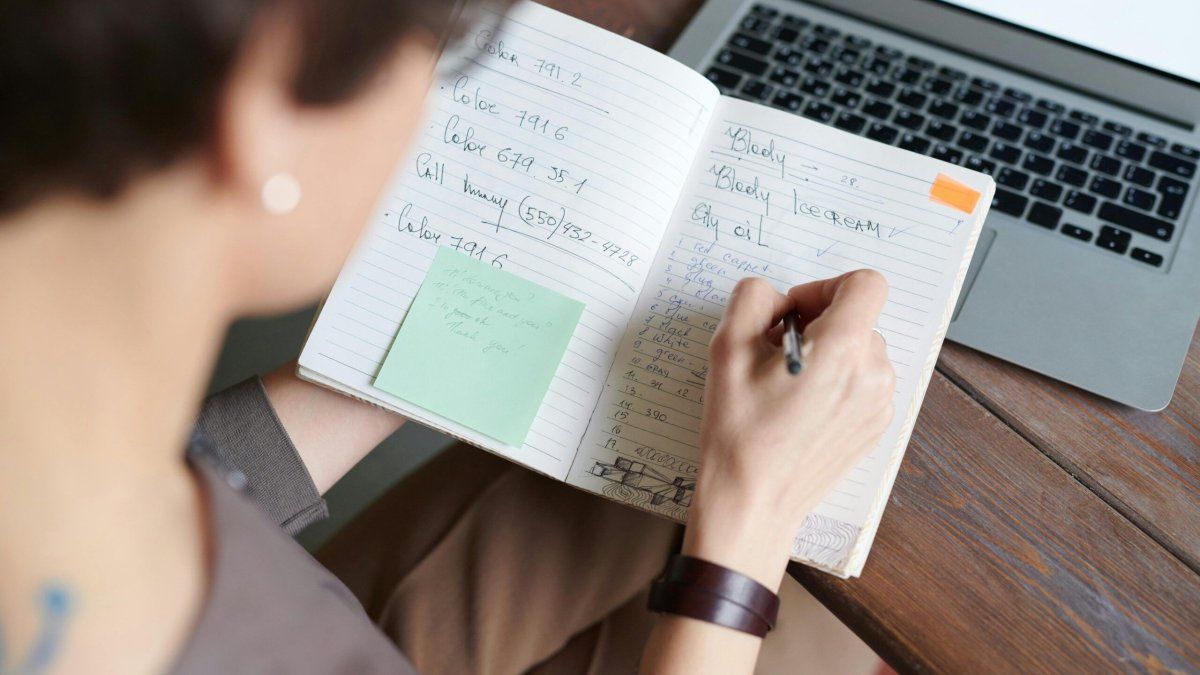 Why some people love to make lists to organize and what it means, according to psychology