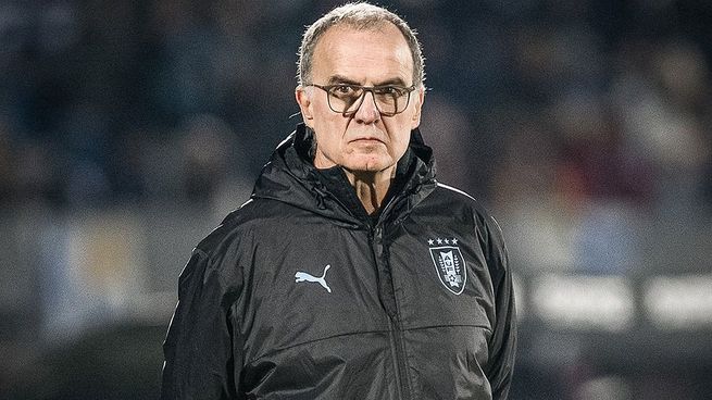 Bielsa debutó en Uruguay con una sólida actuación y una goleada.