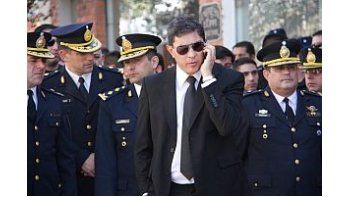 Rafael Sosa, de lentes, fue detenido pero mantiene el cargo de jefe de Drogas Peligrosas de Córdoba.