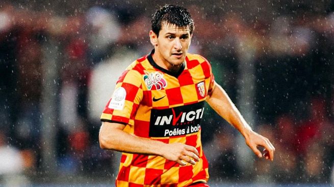 El fútbol europeo se lamentó la perdida del jugador que supo lucirse en Serbia y Francia.