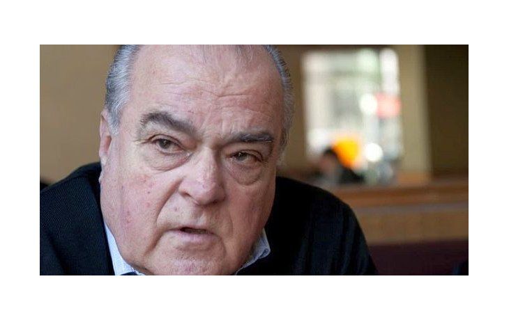 Gustavo Callejas es contador público, egresado de la Universidad Nacional de La Plata. Integró el Instituto de la Energía y la Infraestructura de la Fundación Arturo Illia, el Grupo MORENO (Movimiento para la Recuperación de la Energía Nacional Orientadora) y fue subsecretario de Combustibles durante el gobierno de Raúl Alfonsín. Además, fue convencional provincial de la UCR y miembro de la ONG Derecho a la Energía - SOS al Futuro en la Argentina.