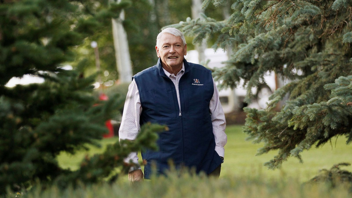 The powerful billionaire who was the owner of DirecTv and who manages the company in charge of Formula 1: who is John Malone