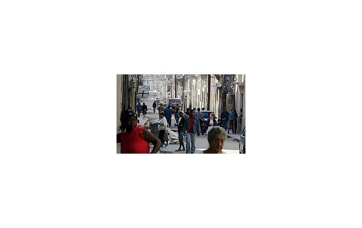 se anunció que se despedirá a trabajadores estatales para que pasen progresivamente al sector privado