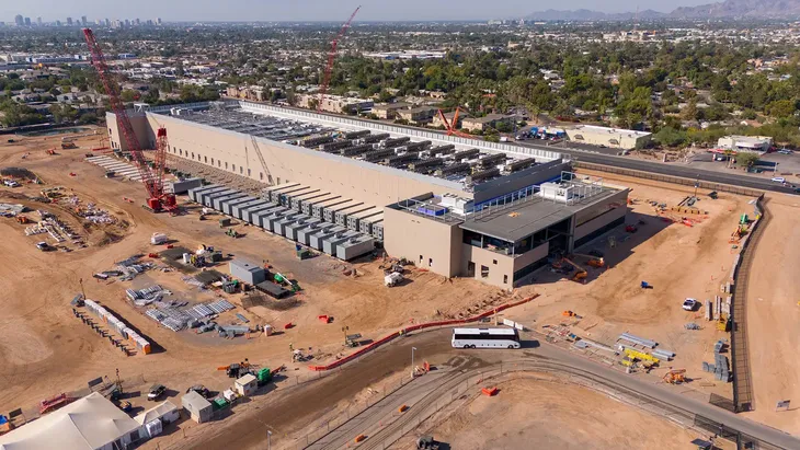 Centro de datos en construcción. Crecen las dudas del mercado sobre si las enormes inversiones en infraestructura lograrán traducirse en rentabilidad sostenible.