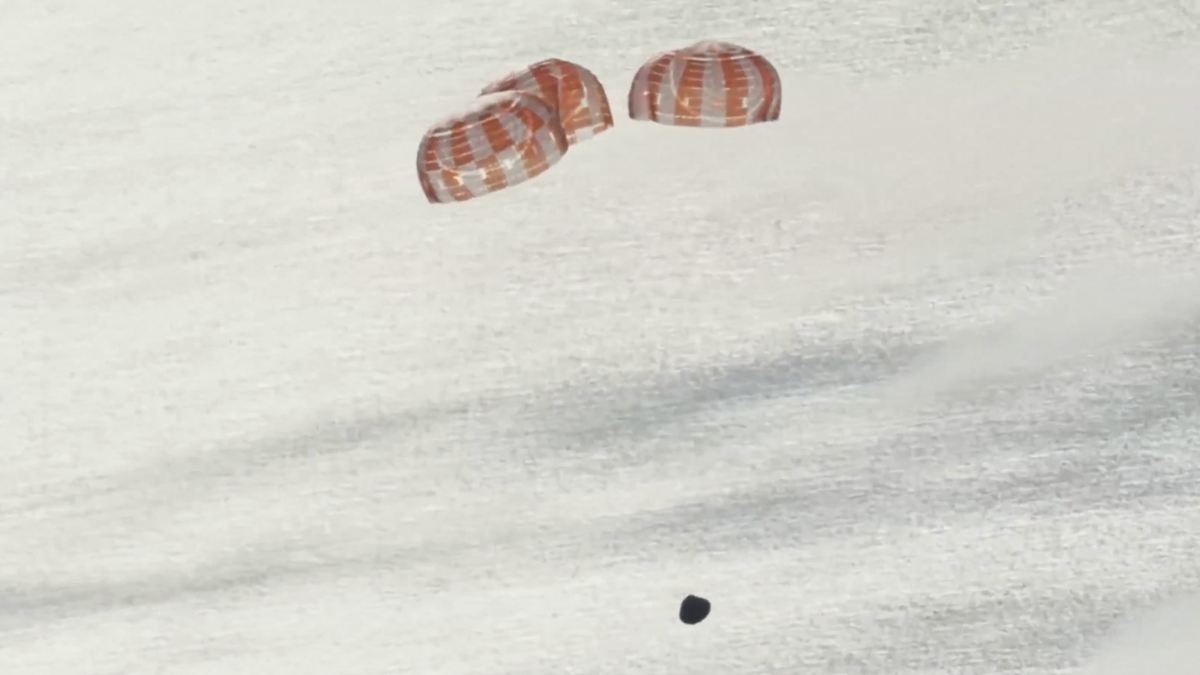 A velocidad extrema y con 2.700 °C: así amerizó Artemis II en el Pacífico tras su viaje a la Luna