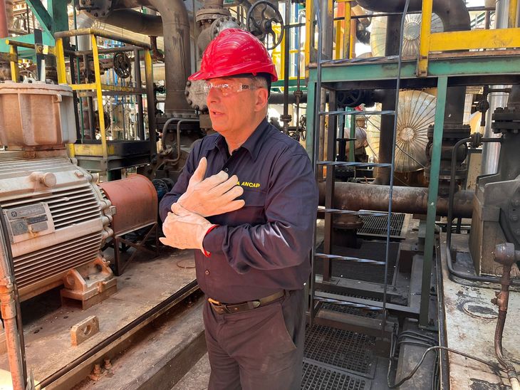 La parada de la refinería La Teja, la más importante de Uruguay, costará unos 79 millones de dólares. La parada de la refinería La Teja, la más importante de Uruguay, costará unos 79 millones de dólares.