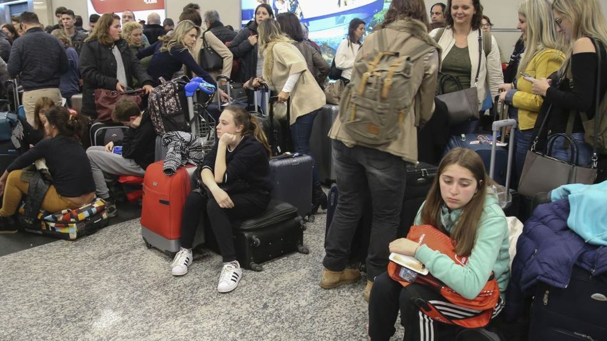 The wild strike by pilots at Ezeiza and Aeroparque has ended, but flight delays continue