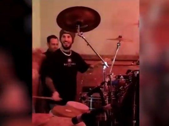 benedetto tocando.jpg