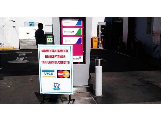 Intensas gestiones del Gobierno para destrabar conflicto entre estacioneros y tarjetas de crédito