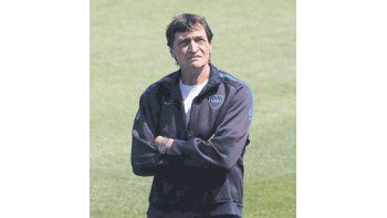 Julio Falcioni declaró que quiere a Riquelme dentro de la cancha: «Es nuestro líder y necesitamos que se recupere».