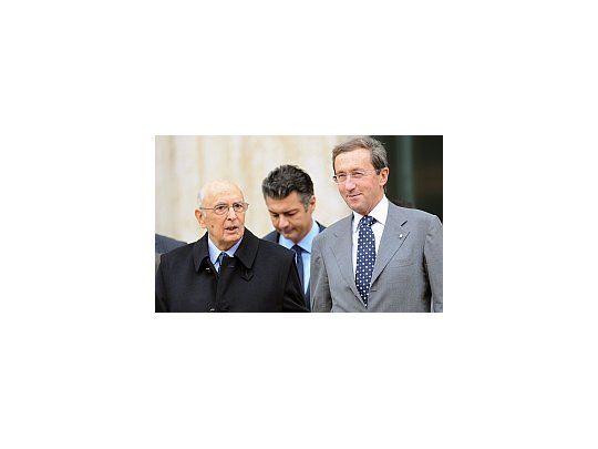 El jefe de Estado, Giorgio Napolitano, convocó a los titulares de ambas cámaras para discutir el escenario que se vive en el Gobierno.