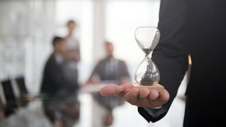 ámbito.com | Reloj reducción jornada laboral.jpg