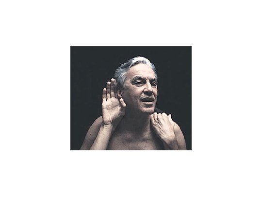 Caetano Veloso es uno de los artistas brasileños que opinan a favor de “un cierto límite” en las biografías de famosos, en el marcode una polémica que involucra hasta al presidente del Tribunal Supremo.