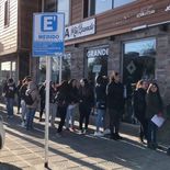 Una búsqueda laboral en Tierra del Fuego provocó una cuadra de fila. Una búsqueda laboral en Tierra del Fuego provocó una cuadra de fila.