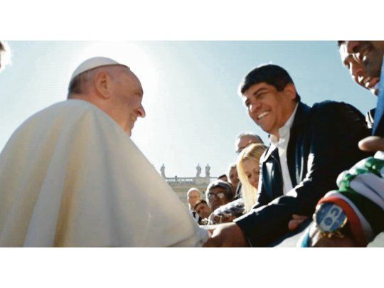 Audiencia. Pablo Moyano saludó al Papa el año pasado en una de sus audiencias públicas de los miércoles. En 2015 se habían visto a solas.