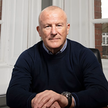 El magnate financiero que ganó y gestionó millones de libras. El magnate financiero que ganó y gestionó millones de libras.