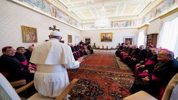 Además, la resolución pontificia plantea que&nbsp;el secreto pontificio también será eliminado cuando tales delitos hayan sido cometidos en concomitancia con otros delitos.