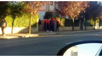 Los jugadores de Baskonia fueron a la casa de Prigioni a convencerlo de que siga en su cargo. (Foto: @Arrillaga).
