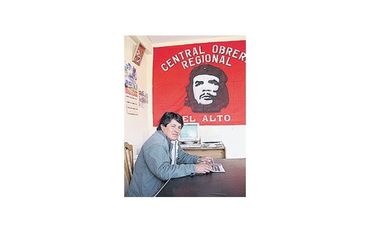 La decoración de la austera oficina del líder sindical alteño Edgar Patana es todo un resumen de su postura ideológica. Evo Morales podría tener problemas con los movimientos que lo apoyaron desde la izquierda radical.