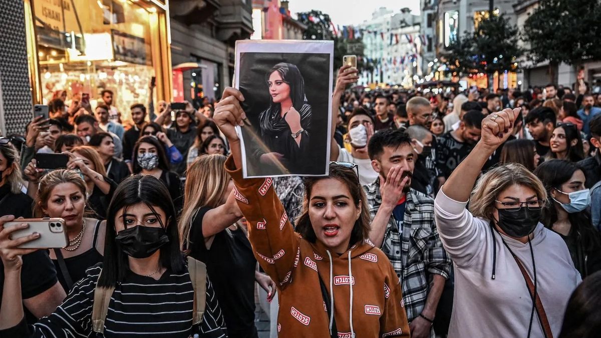 There are already 7 dead due to the repression, which cannot silence the protests