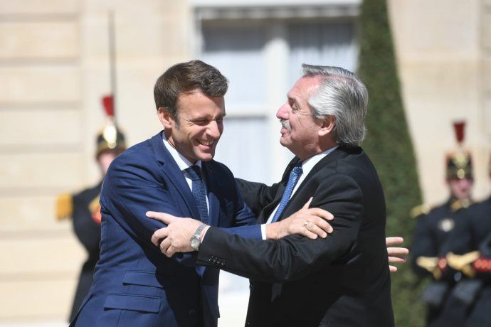 Alberto Fernández se reúne con Macron en el palacio Elíseo de París.