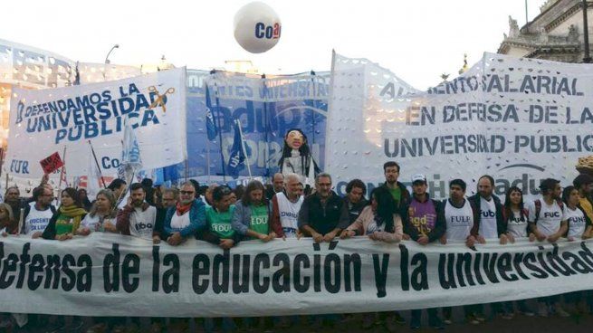 Docentes, estudiantes y autoridades de las universidades marcharán mañana, 2 de octubre, en contra del veto de Javier Milei a la Ley de Financiamiento Universitario.