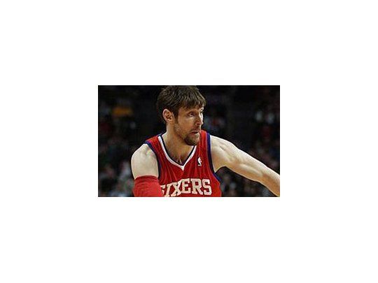 Nocioni no ingresó en la derrota de los Sixers ante Denver Nuggets.