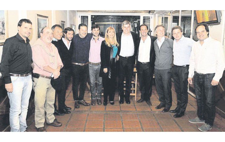 ámbito.com | Interna. Los intendentes cercanos a Cristina de Kirchner cenaron hace dos semanas con Marcos Peña. El Grupo de Martín Insaurralde estuvo la semana pasada en Casa Rosada con Rogelio Frigerio.