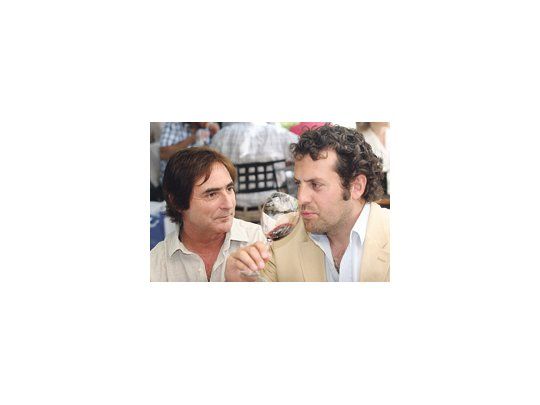 Alejandro Bianchi y Juan José Sánchez March comenzaron en 2006 a aplicar la biodinamia. El método se extiende más allá de las vides de Finca Dinamia e incluyen una botella ecológica con vidrio de menor espesor y sin etiqueta de papel. El logo de Buenalma está serigrafiado con tintura al agua.