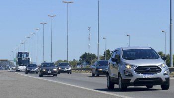 transito intenso y demoras en la ruta 2: van casi 2.600 autos por hora hacia la costa