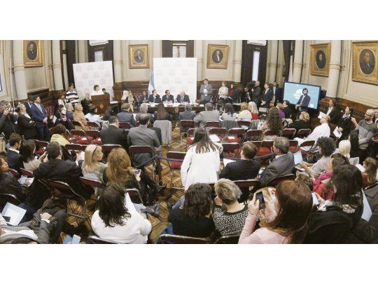 Debate. Fue el inicio del debate en el Senado del proyecto de legalización del aborto. Un plenario de comisiones recibió a representantes de la salud, del Derecho Penal y de distintas religiones.