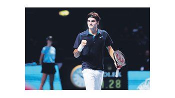 Federer terminó festejando después de un duro trámite ante Tsonga. Mañana se verán las caras con Nadal, quien también tuvo un complicado match ante Fish.